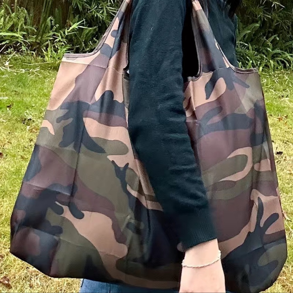 New Camouflage Unisex Large Capacity Polyester Light Foldable Casual Tote Bag - Picture 7 of 16